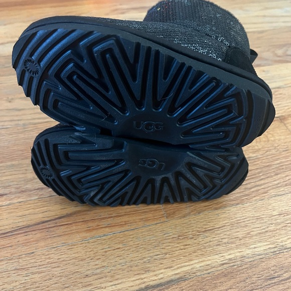 Girls Sequin UGGs - Picture 3 of 4